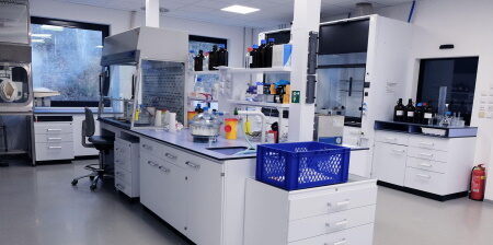 Cappa chimica giusta e sostenibile per i laboratori scientifici