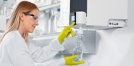 Produzione e dispensazione di acqua da laboratorio: Arium® a colpo d’occhio