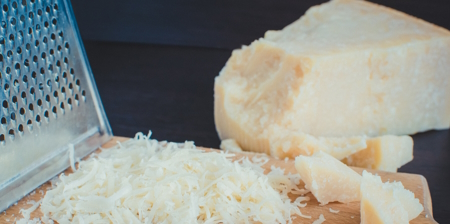 Tossine nel formaggio grattugiato: il metodo di Biochemie Lab per rilevarle