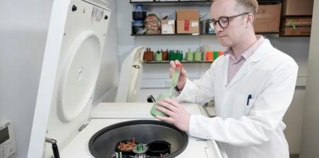 Bio-riciclo di PET in levodopa