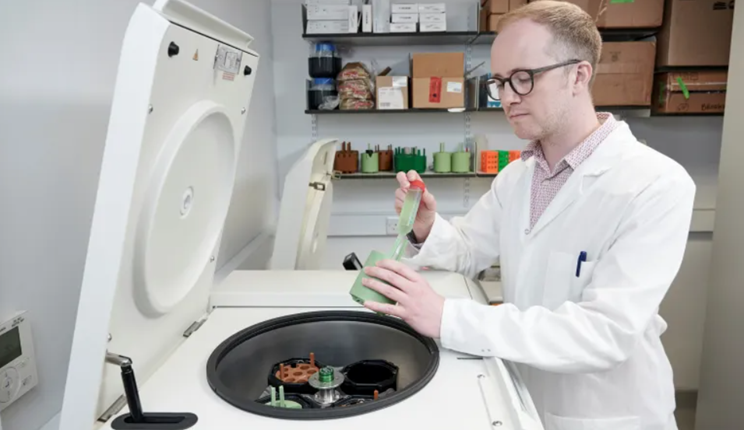 Bio-riciclo di PET in levodopa